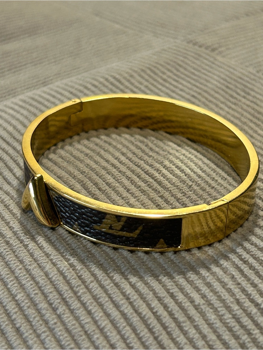 Gold and Black V-Shaped Bangle Bracelet - Picture 3 of 7